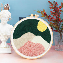 Laden Sie das Bild in den Galerie-Viewer, Punch Needle Bergspitzen