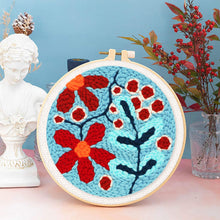 Laden Sie das Bild in den Galerie-Viewer, Punch Needle Ein Strauß roter Blumen