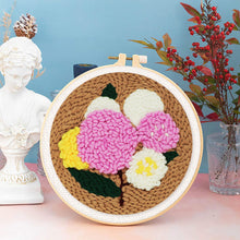 Laden Sie das Bild in den Galerie-Viewer, Punch Needle Blumenstrauß