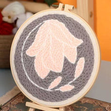 Laden Sie das Bild in den Galerie-Viewer, Punch Needle set Pastellfarbene Blume