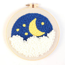 Laden Sie das Bild in den Galerie-Viewer, Punch Needle set Mondsichel und Wolke