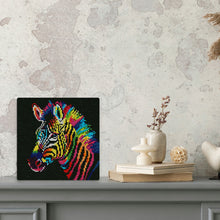 Laden Sie das Bild in den Galerie-Viewer, Mini Diamond Painting 25 x 25 cm - Neon-Zebra