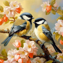 Laden Sie das Bild in den Galerie-Viewer, Mini Diamond Painting 25 x 25 cm - Vogelpaar zwischen Blüten