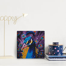 Laden Sie das Bild in den Galerie-Viewer, Mini Diamond Painting 25 x 25 cm - Anmutiger Pfau