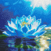 Laden Sie das Bild in den Galerie-Viewer, Mini Diamond Painting 25 x 25 cm - Glänzende Weiße Lotusblume
