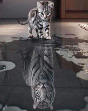 Laden Sie das Bild in den Galerie-Viewer, Diamond Painting – Katze und weißer Tiger