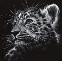 Laden Sie das Bild in den Galerie-Viewer, Diamond Painting, Leopard in schwarzweiß