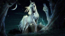 Laden Sie das Bild in den Galerie-Viewer, Diamond Painting, Einhorn im Dunkeln