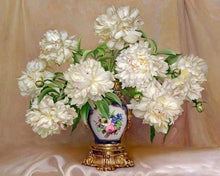 Laden Sie das Bild in den Galerie-Viewer, Malen nach Zahlen fŸr Erwachsene |ÊWeiße Blumen und kostbare Vase | Figured&#39;Art