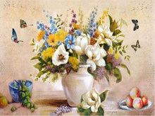 Laden Sie das Bild in den Galerie-Viewer, Malen nach Zahlen fŸr Erwachsene |ÊSchmetterlinge und weiße Vase | Figured&#39;Art